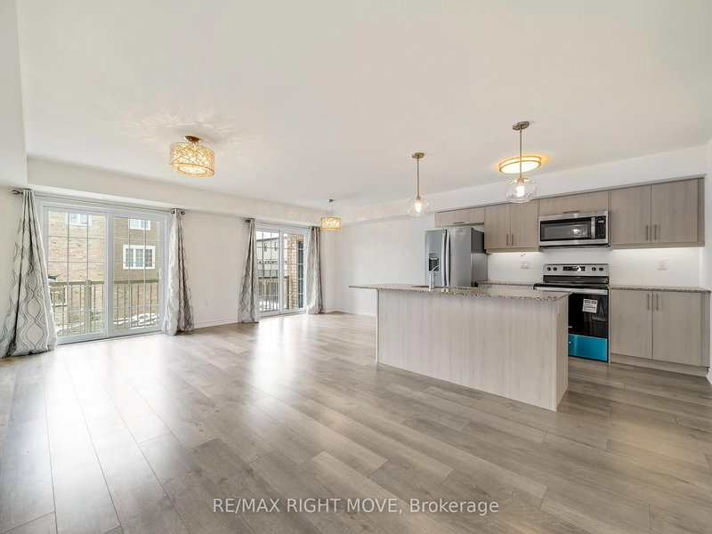 5 - 41 Pumpkin Corner Cres, Barrie, L9J 0C2 | Image 2