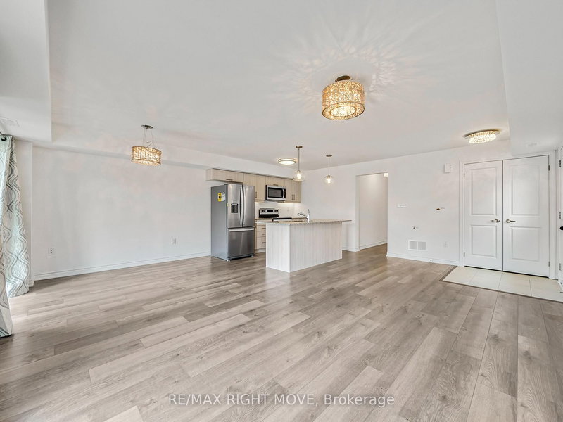 5 - 41 Pumpkin Corner Cres, Barrie, L9J 0C2 | Image 3