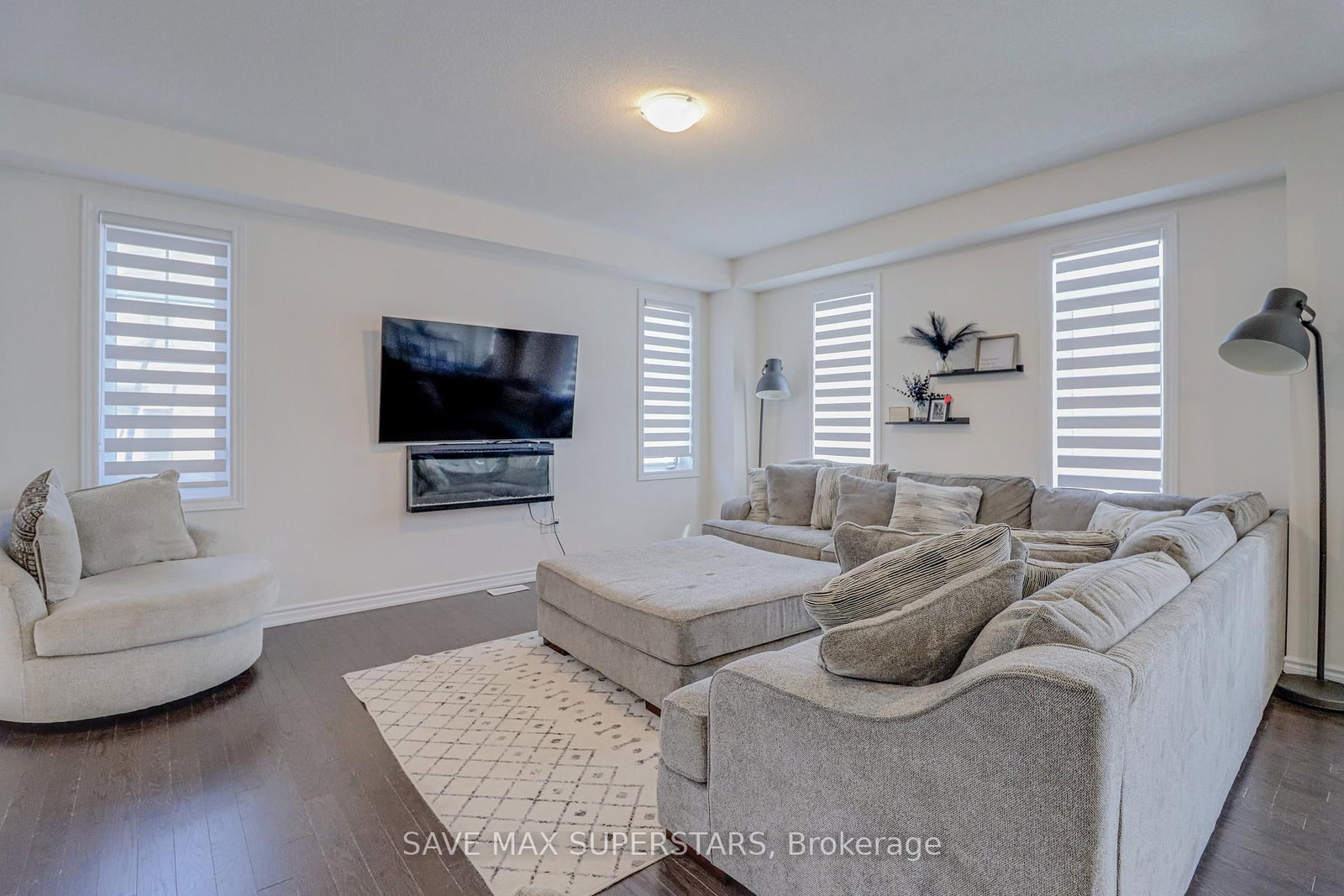 Listing Image 7