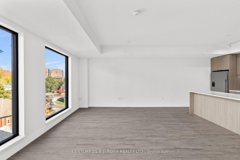 715 - 185 Dunlop St E, Barrie, L4M 1B2 | Image 2