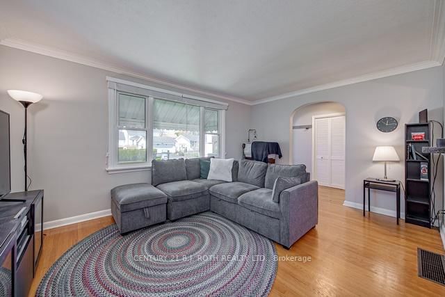 Listing Image 4