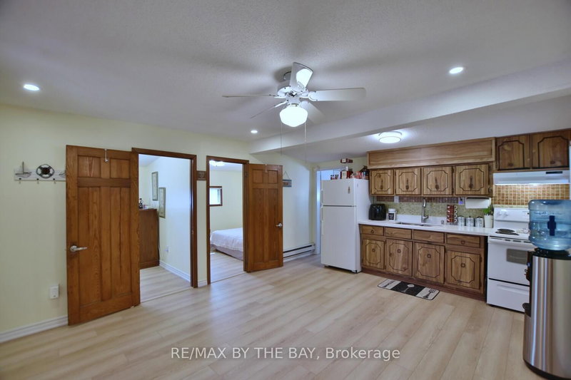 34 Nancy St, Wasaga Beach, L9Z 2K5 | Image 3