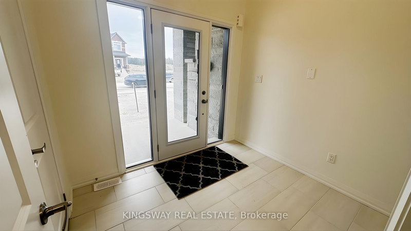 204 Rosanne Circ, Wasaga Beach, L9Z 1J7 | Image 3