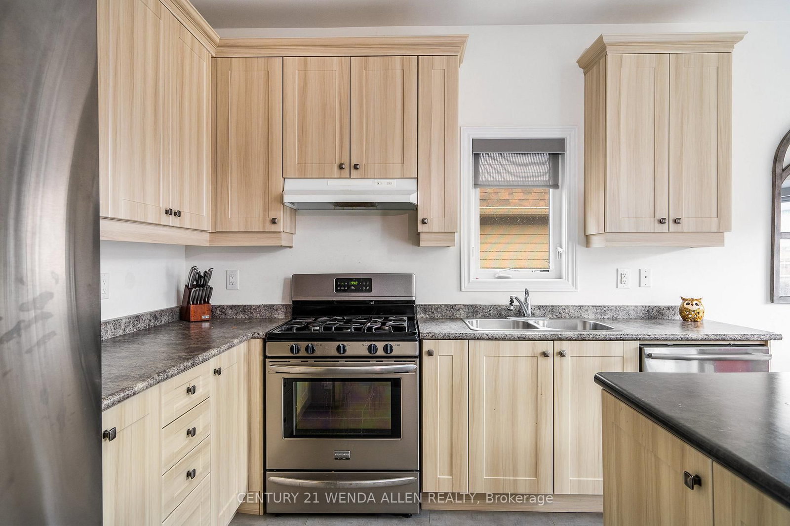 Listing Image 19