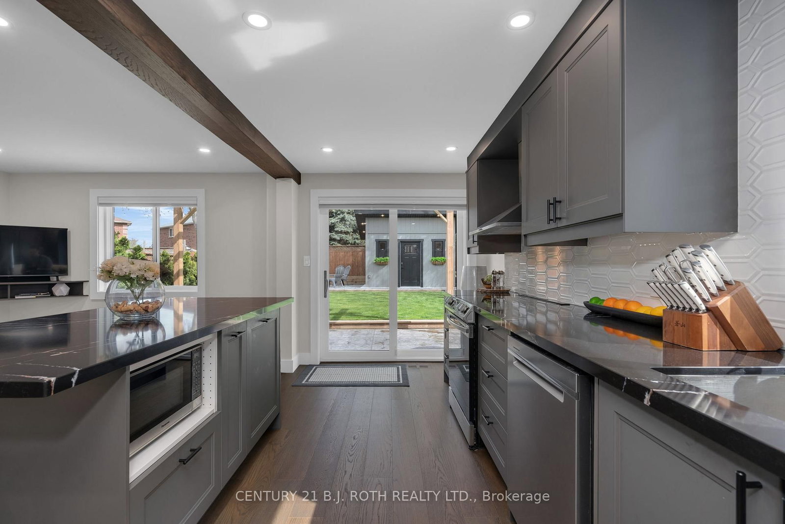 Listing Image 10