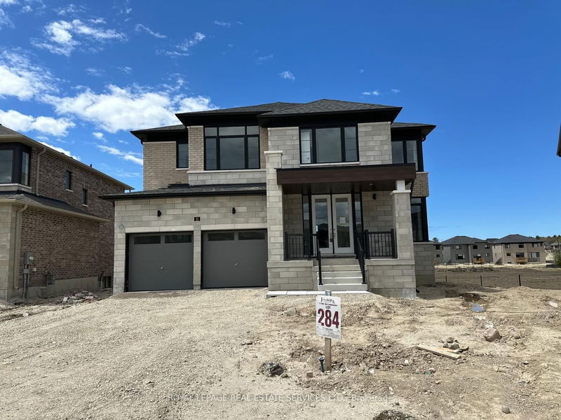 home for lease on 11 Del Ray Crescent