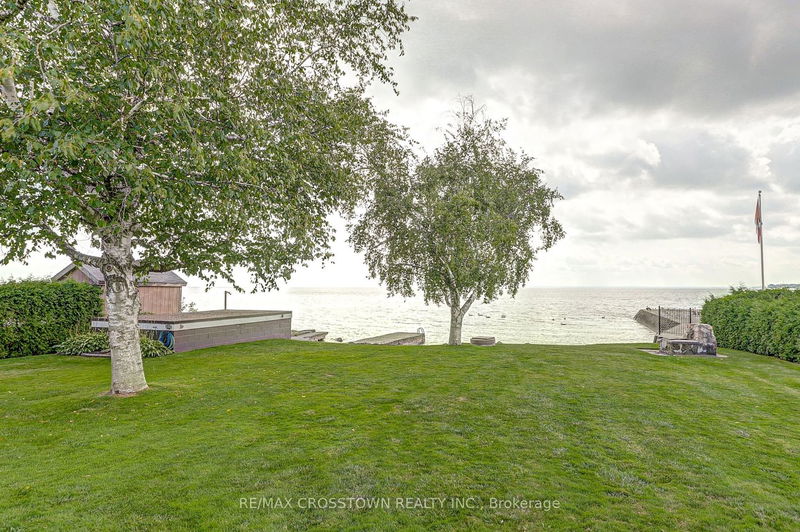 home for sale on 185 Lakeshore Road W