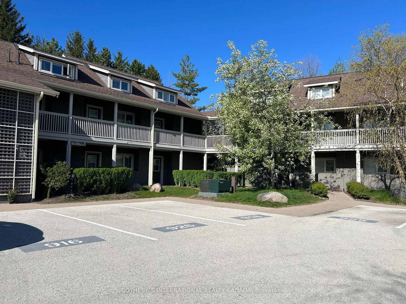 926 Cedar Pointe Crt, Collingwood, L9Y 5C7 | Image 2