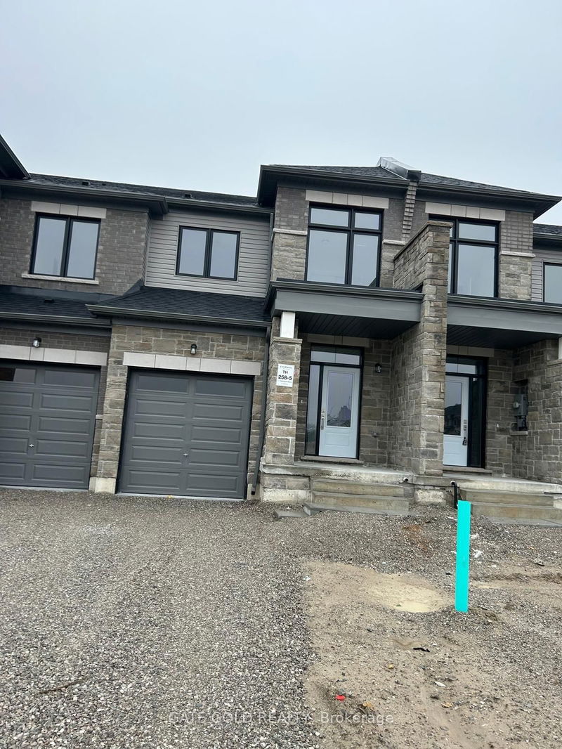 home for lease on 137 Fenchurch Manr