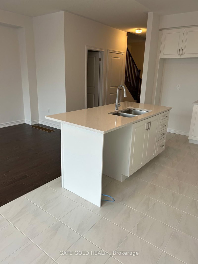 137 Fenchurch Manr, Barrie, L9J 0B7 | Image 3