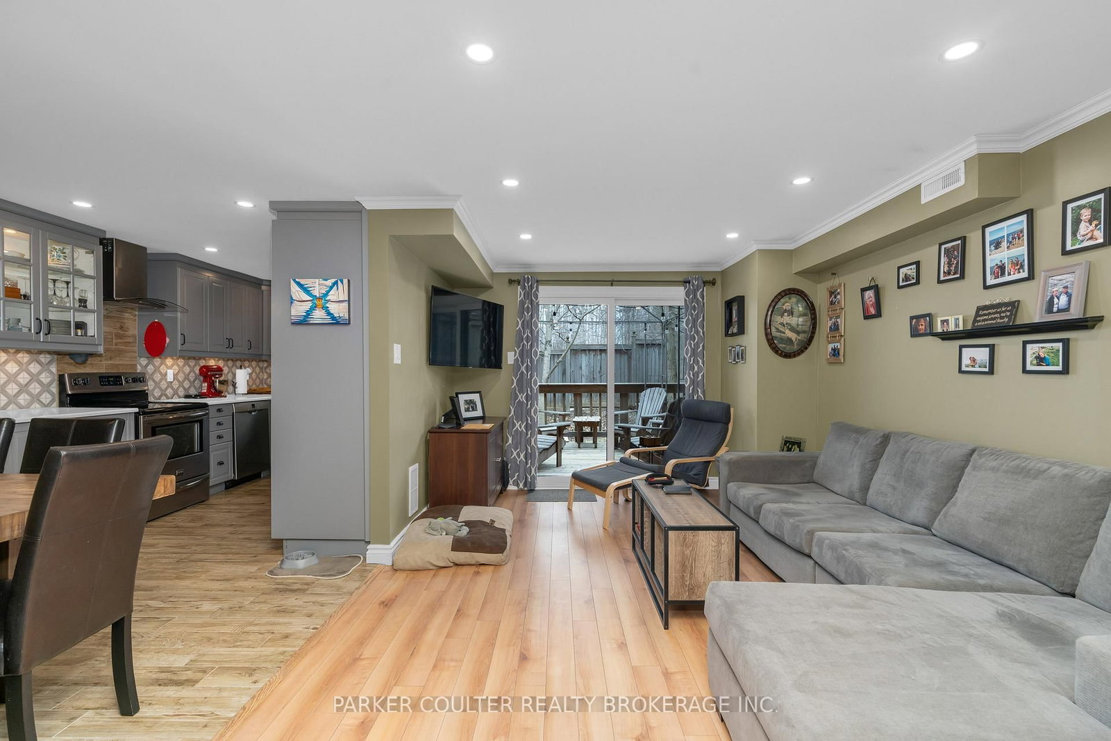 Listing Image 7