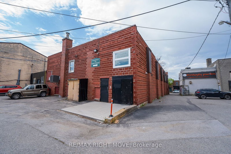 16 West St S, Orillia, L3V 5B8 | Image 3