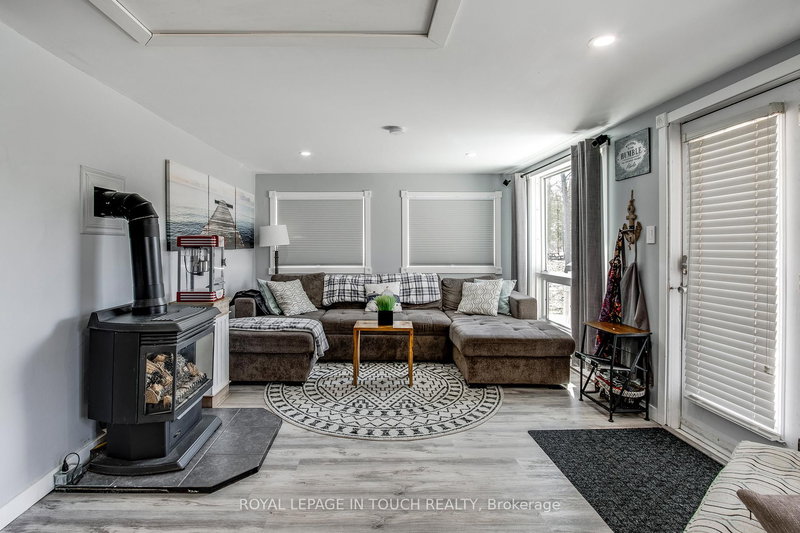 53 Playfair Dr, Tay, L0K 2C0 | Image 2