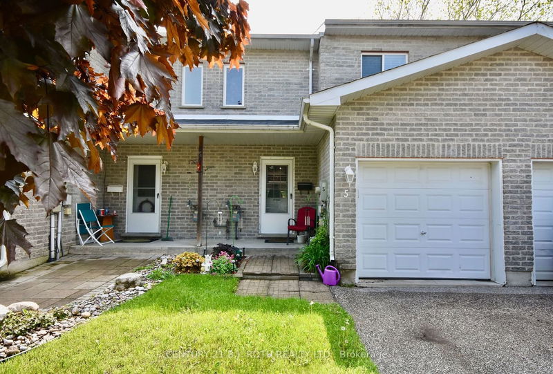 home for sale on 5 Vivian Lane