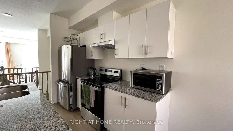 41 Winters Cres, Collingwood, L9Y 5T1 | Image 2