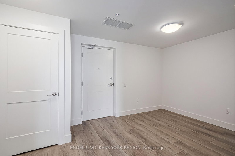 327 - 4 Kimberly Lane E, Collingwood, L9Y 5T6 | Image 2