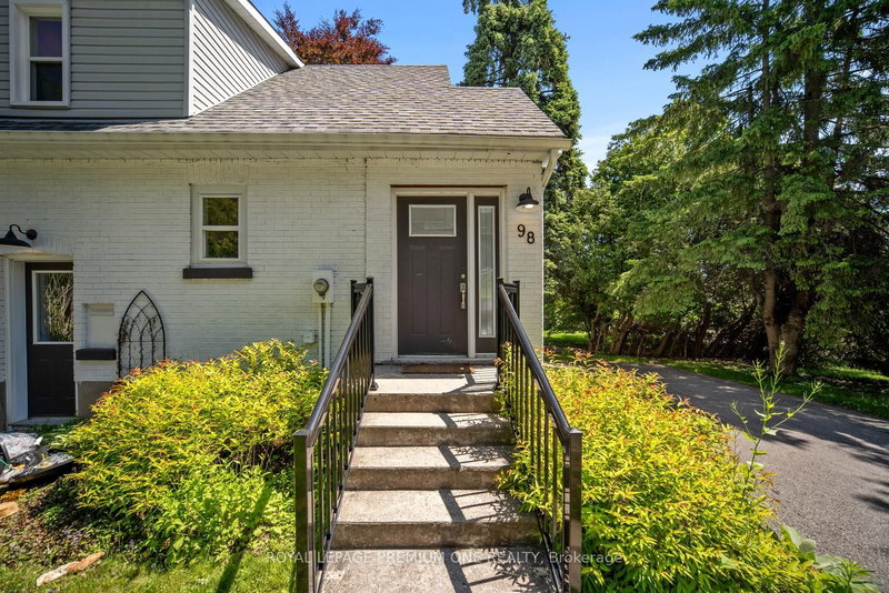 98 Blake St, Barrie, L4M 1J9 | Image 2