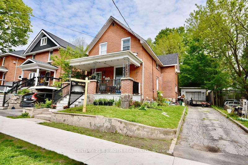 home for sale on 104 Penetang Street