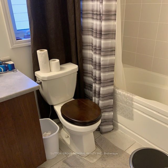 home for lease on 104 Village Gate Drive W