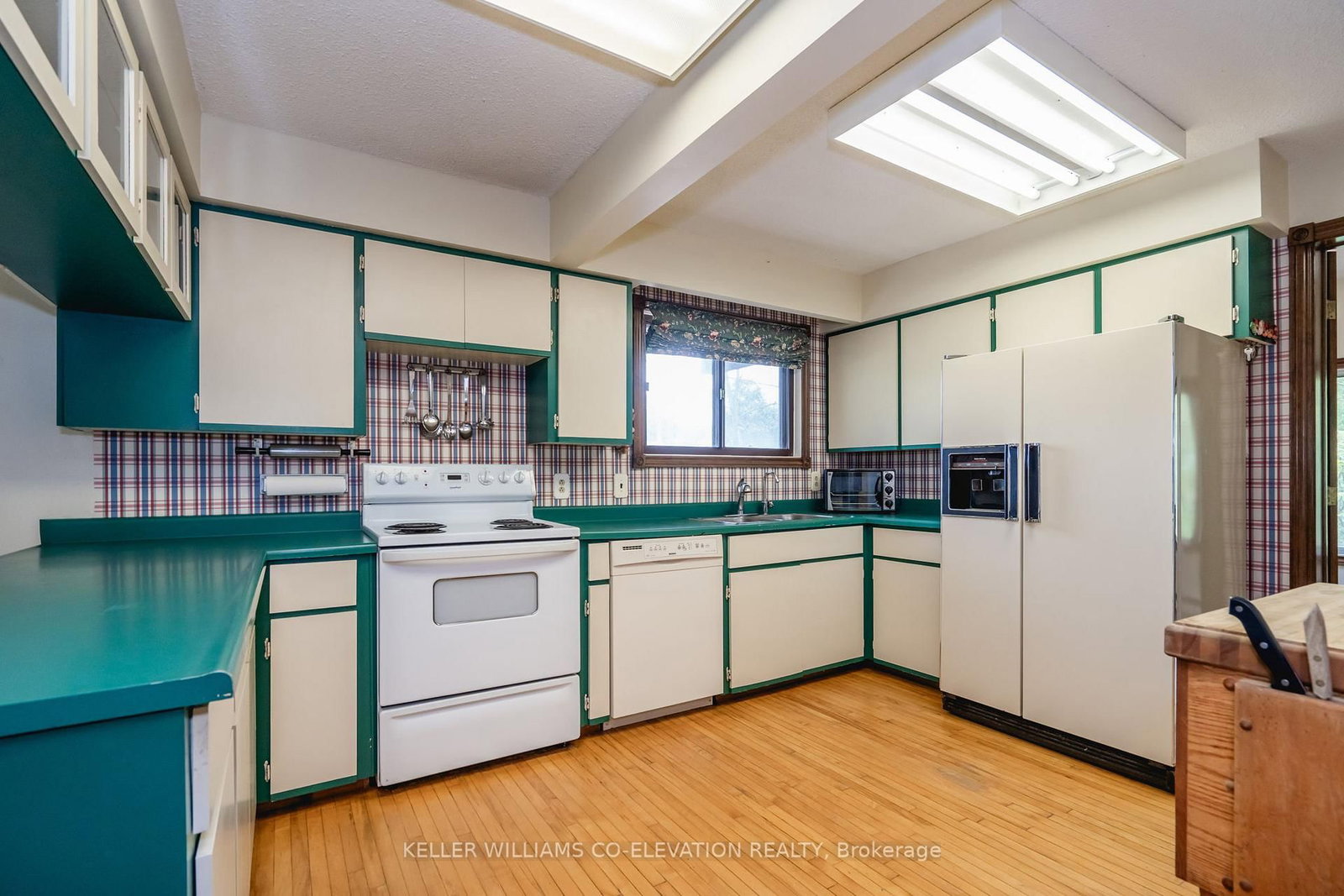 Listing Image 7