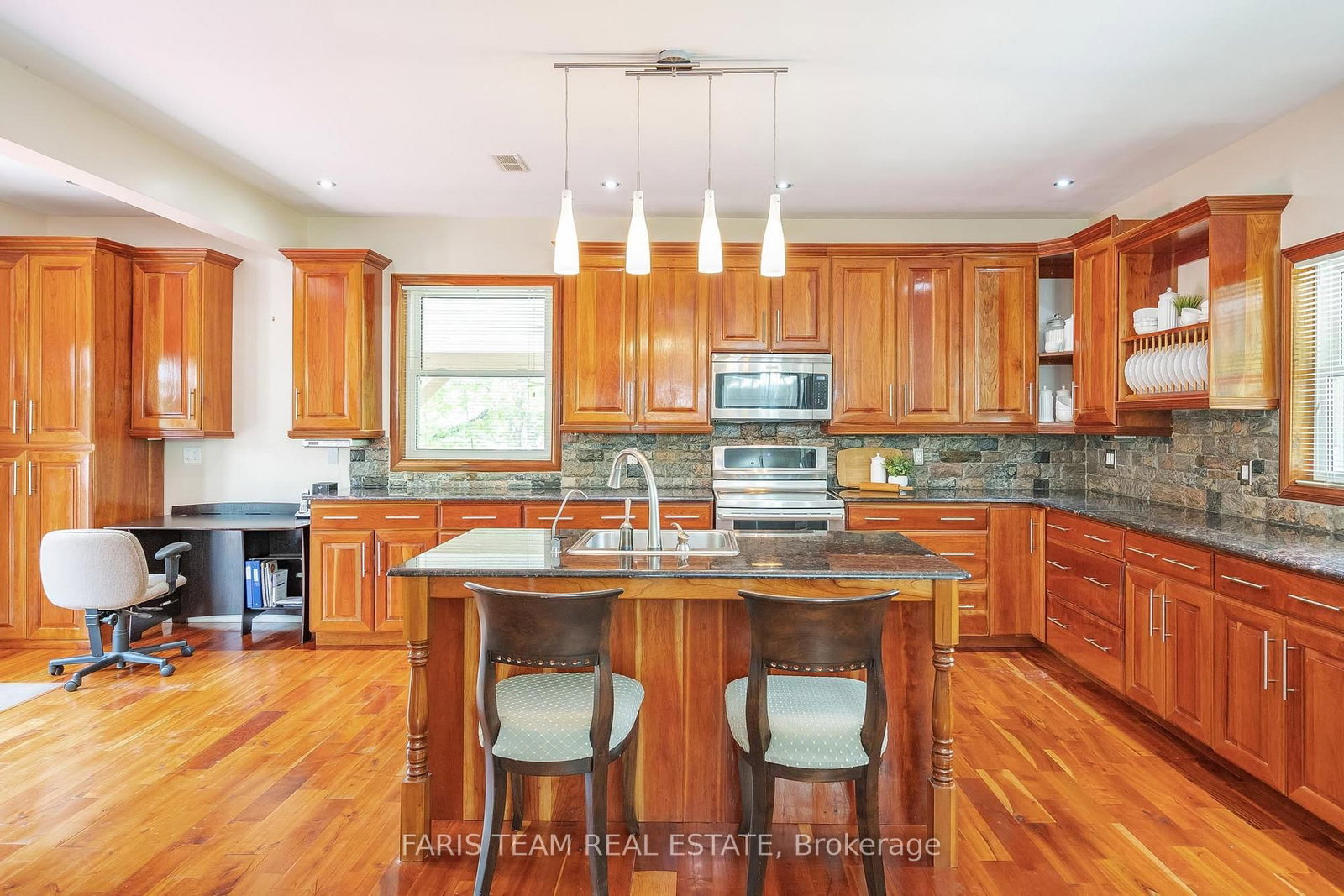 Listing Image 5