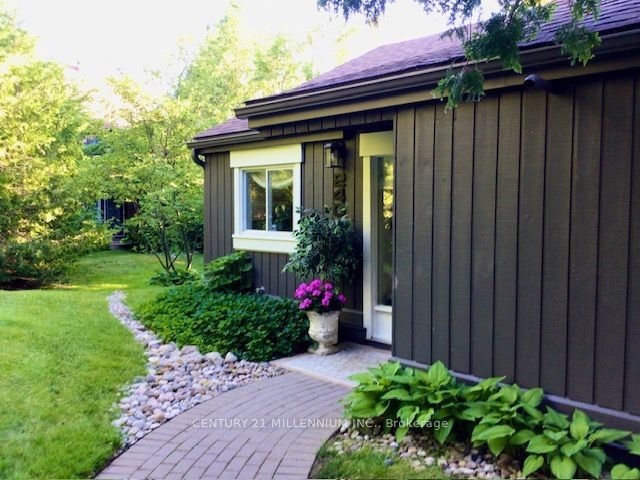 home for lease on 240-15 Harbour Street W