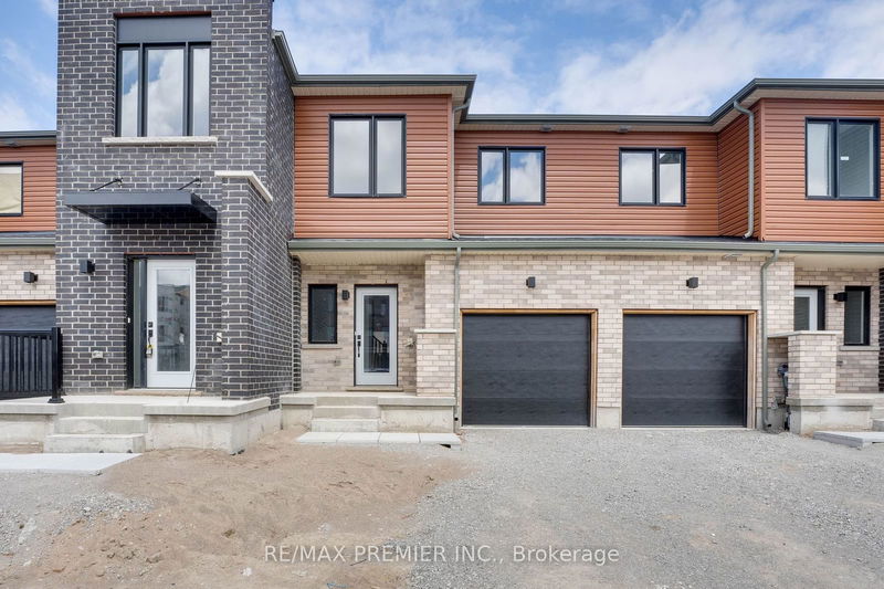 home for lease on 8 Fairlane Avenue