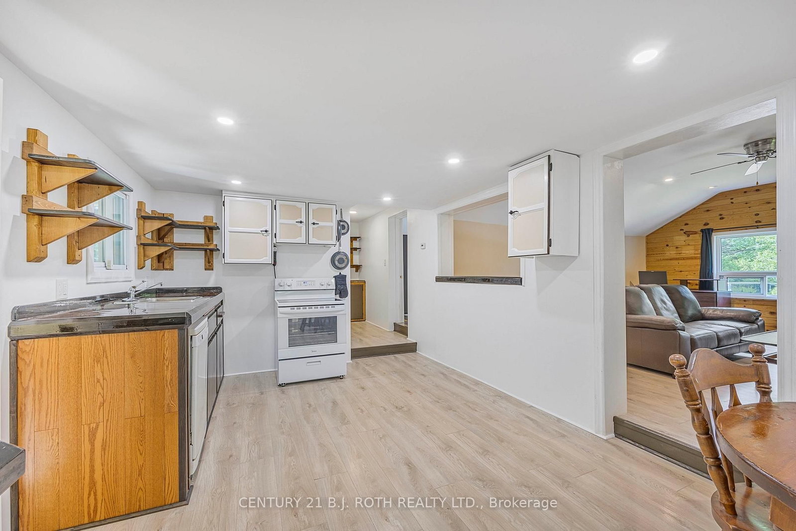Listing Image 7