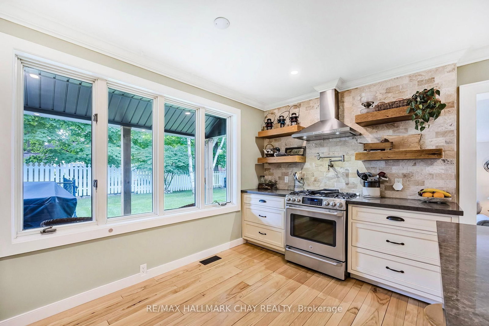 Listing Image 15