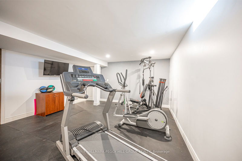 34 Camelot Sq  Barrie, L4M 0C3 | Image 14