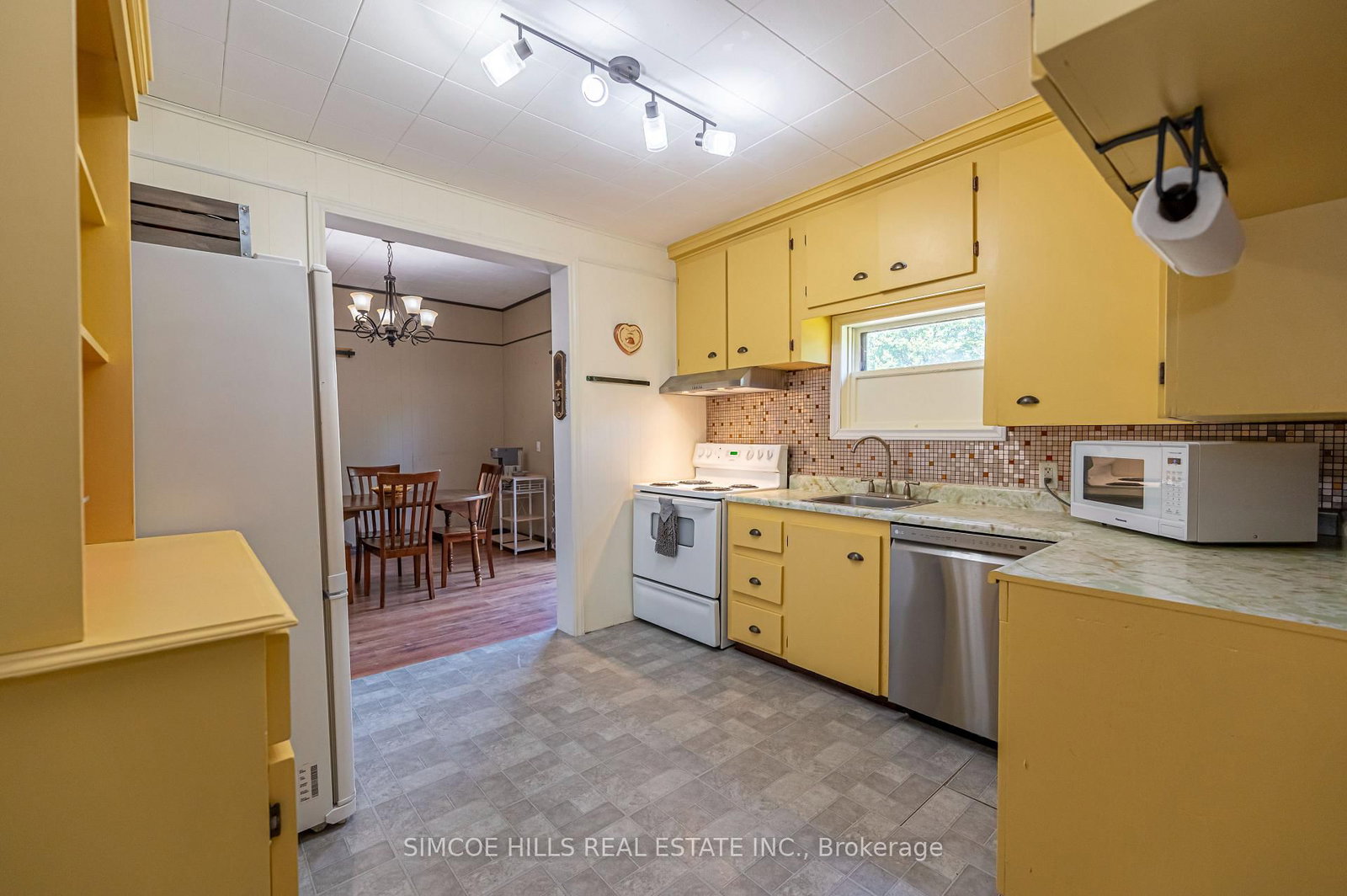 Listing Image 5