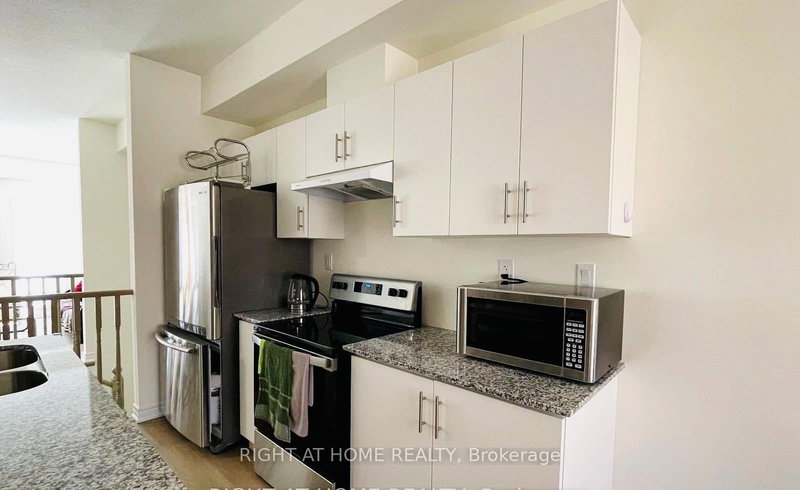 41 Winters Cres, Collingwood, L9Y 5T1 | Image 2