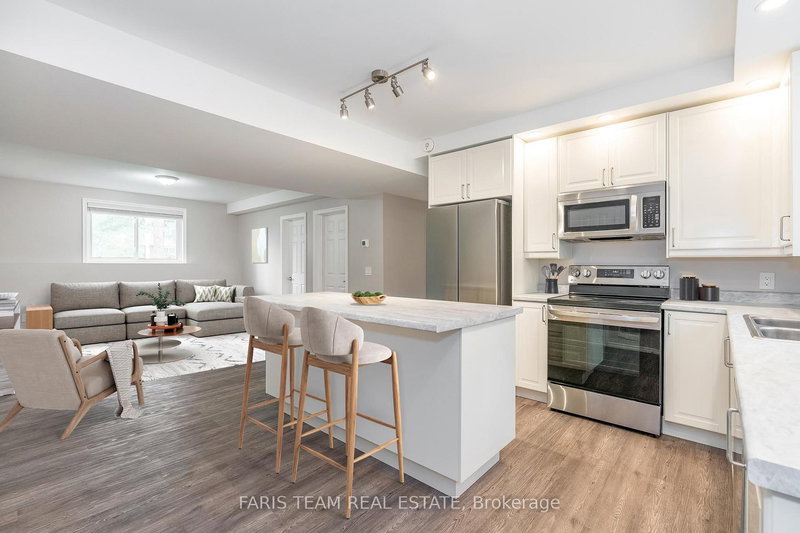 2082 Centre Ave, Severn, L3V 6H3 | Image 3