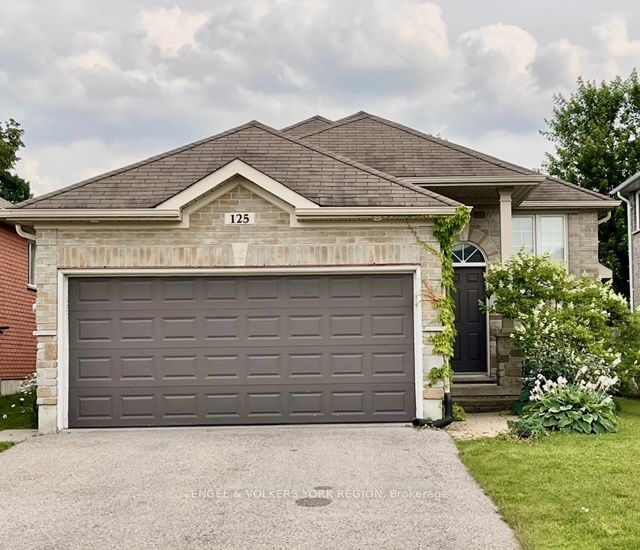 home for lease on Upper-125 Sovereign's Gate