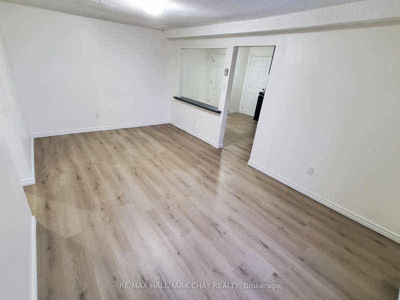 6 - 58 Queen St St W, Springwater, L0L 1P0 | Image 2