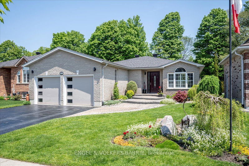 104 Crompton Dr  Barrie, L4M 6P1 | Image 2