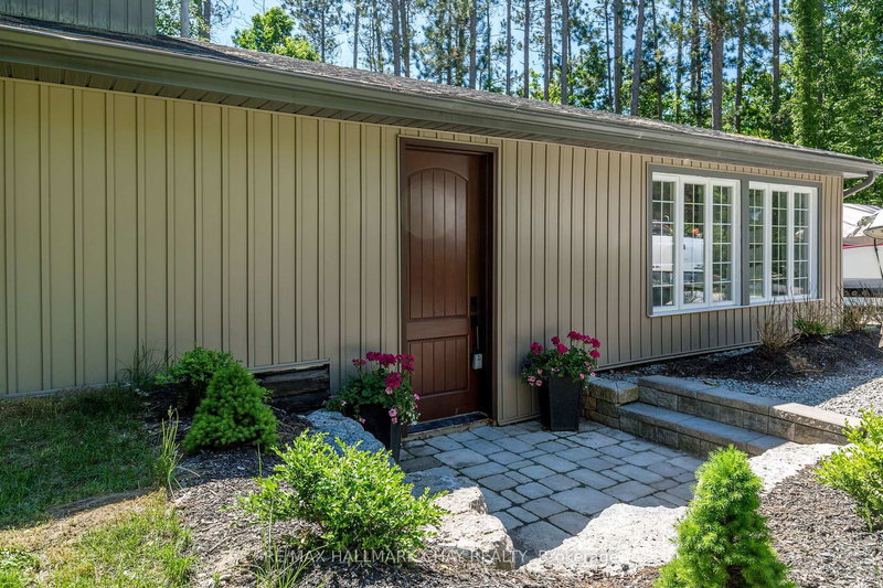 1 Pine Spring Rd, Oro-Medonte, L4M 4Y8 | Image 3