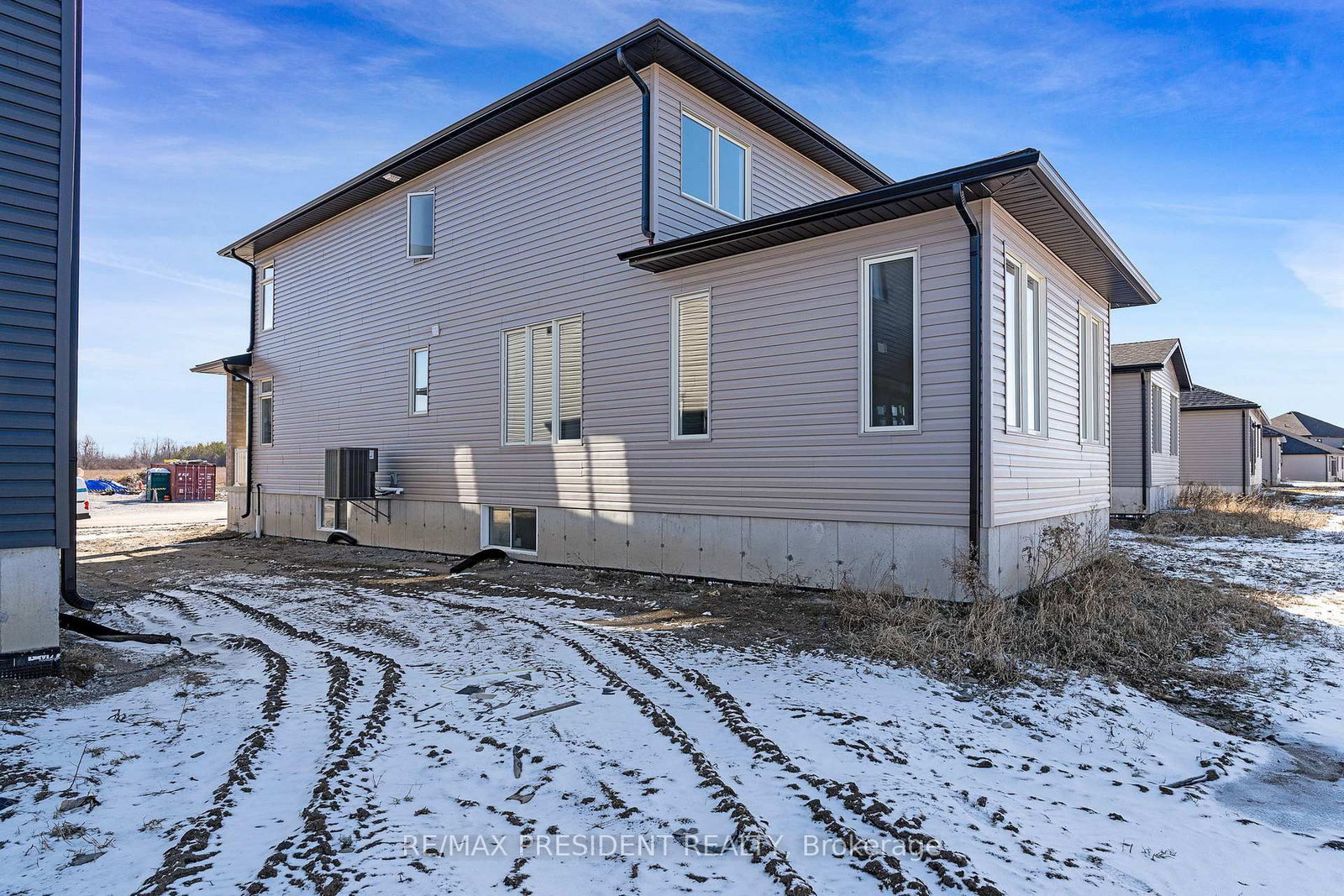 Listing Image 6