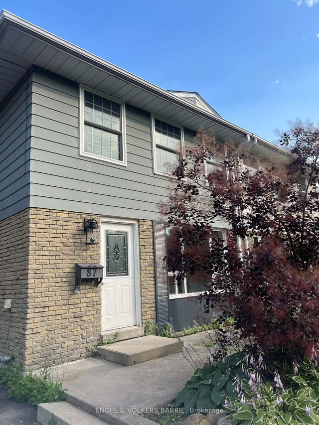 87 Daphne Crescent