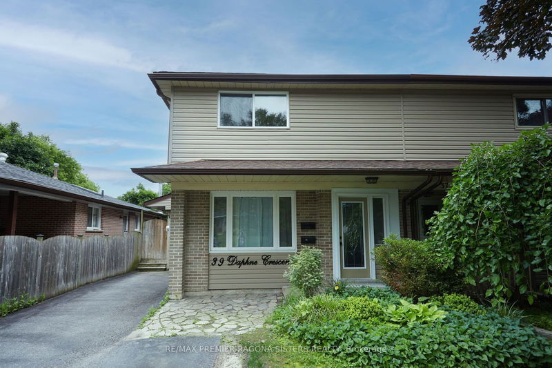 home for lease on 39 Daphne Crescent