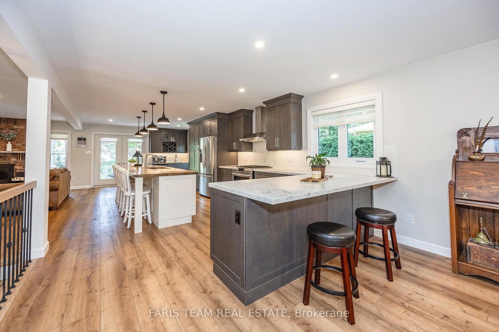 Detached House sold at 5 Nicholson Crescent, Springwater, Ontario, L0L 1Y3 - Minesing - MLS: S9230153