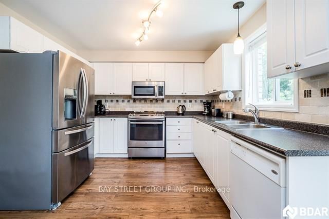 28 Shalom Way, Barrie, L4N 5X9 | Image 2