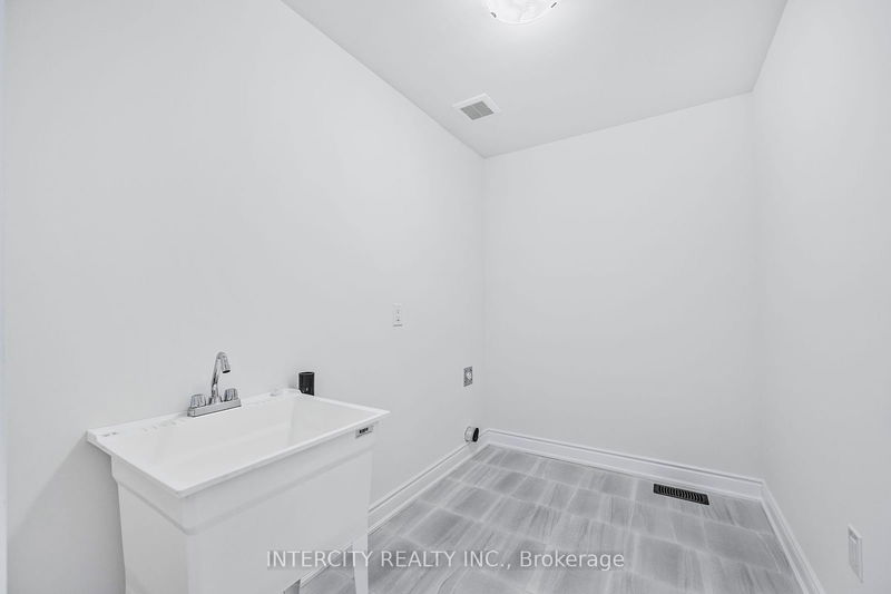 17 Mission St  Wasaga Beach, L9Z 0L8 | Image 24