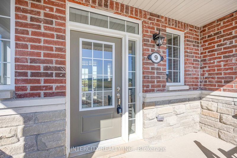 9 Mission St, Wasaga Beach, L9Z 0L8 | Image 2