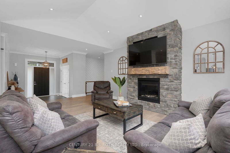 10 Walter James Pkwy  Springwater, L9X 2A6 | Image 4