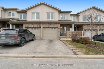 Townhouse sold at 3-90 Sovereign's Gate, Barrie, Ontario, L4N 0Y9 - Innis-Shore - MLS: S9245649