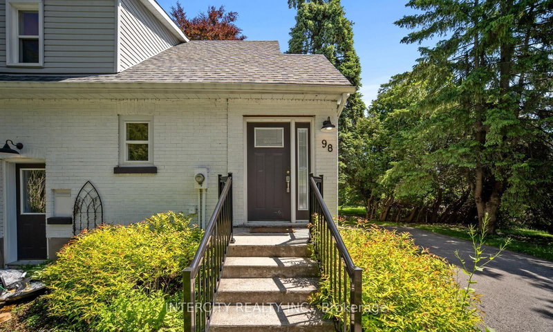 98 Blake St, Barrie, L4M 1J9 | Image 2