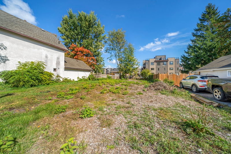 58 Scott St  Orillia, L3V 4R4 | Image 2