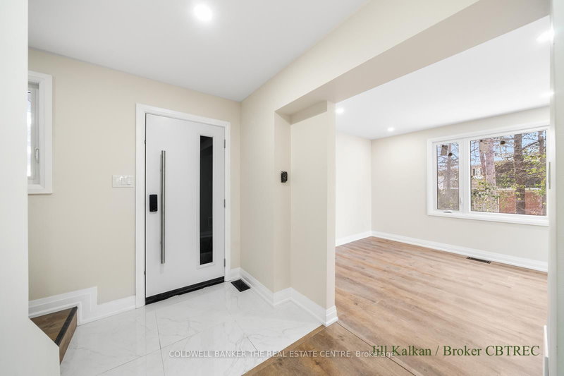 Main - 36 Wilson Crt, Barrie, L4N 5K8 | Image 2