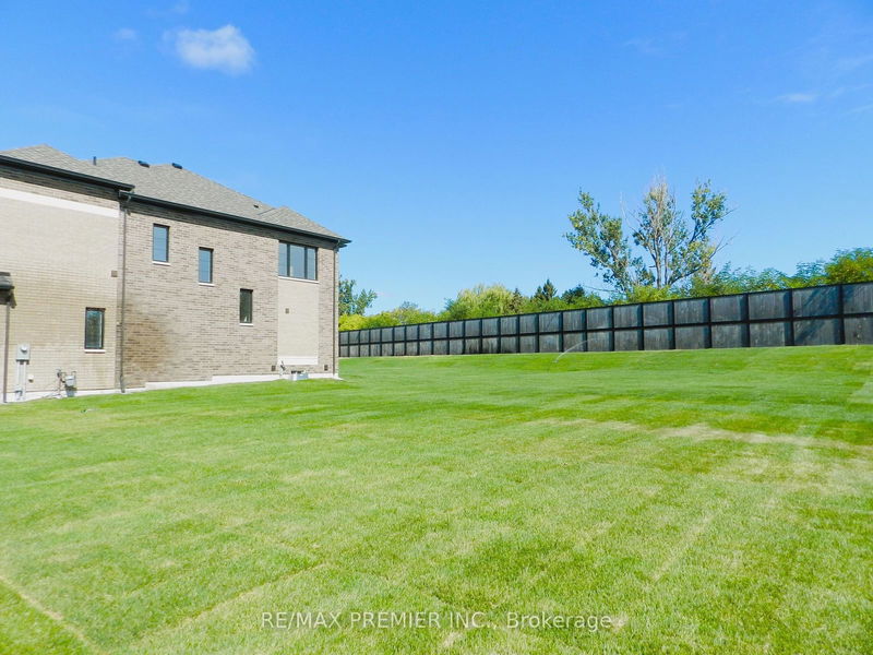 94 Turnberry Lane  Barrie, L4N 6K7 | Image 3